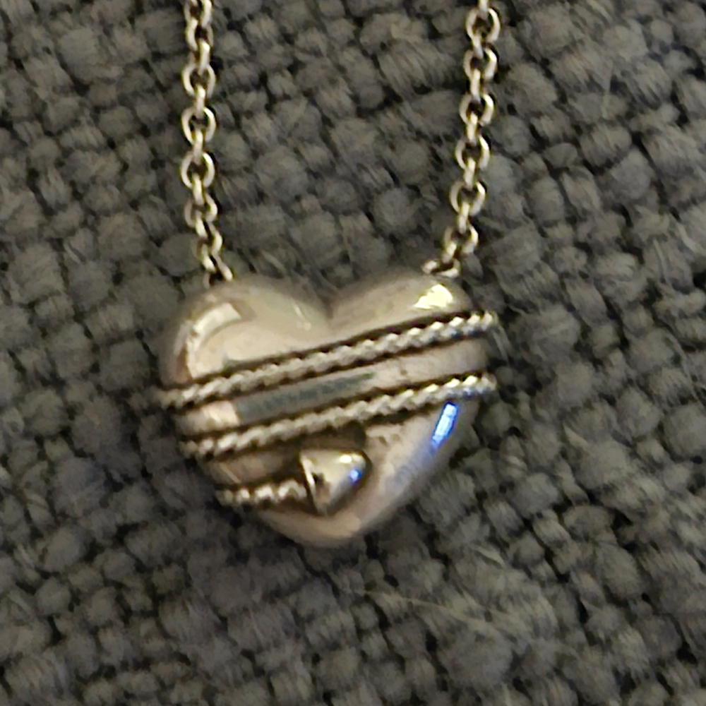 Tiffany & Co.  Necklace Heart 1994 with dust flap, box and bag